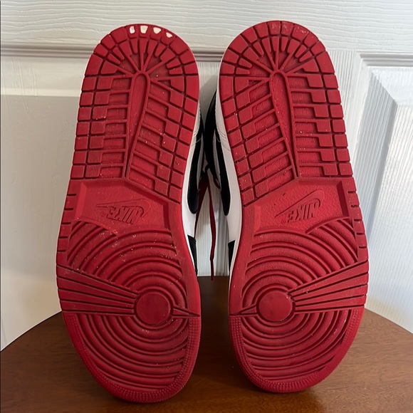 Jordan Nike Sneakers (Men's Size: 9) - Picture 5 of 8